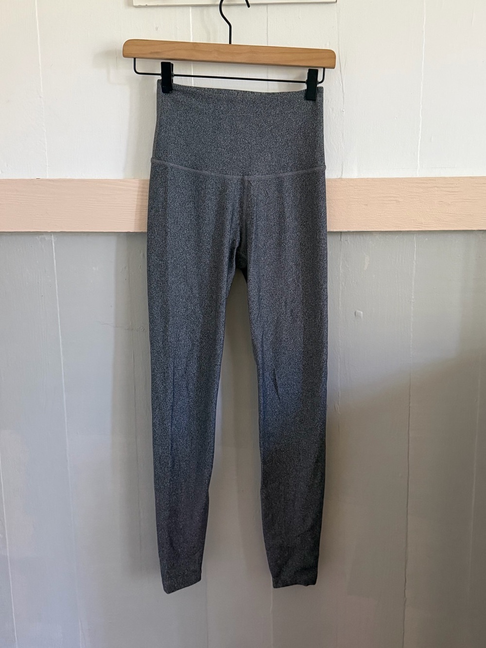 Beyond yoga women’s small stretch poly blend grey metallic